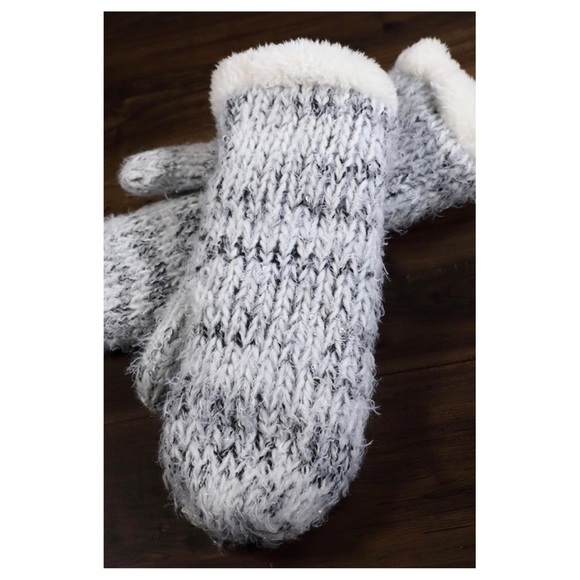 Metallic sequin fuzzy mittens in ivory/black NEW - Picture 2 of 2